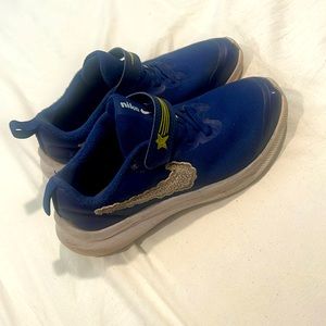 Nike star runner boys shoes